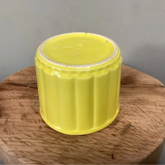 🟡 Vintage - McCoy Floraline Brilliant Yellow Planter / Pot - Circa 1960s - Rare - Picture 10 of 16
